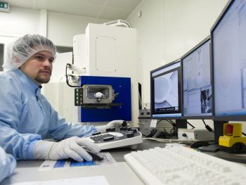 Photo: Focussed Ion Beam-System