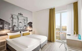 Super 8 by Wyndham München City West Exterior photo