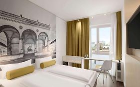 Super 8 by Wyndham München City North Exterior photo